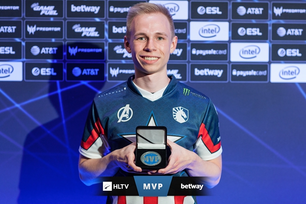 包含Valorant选手发挥出色，荣膺最佳MVP的词条