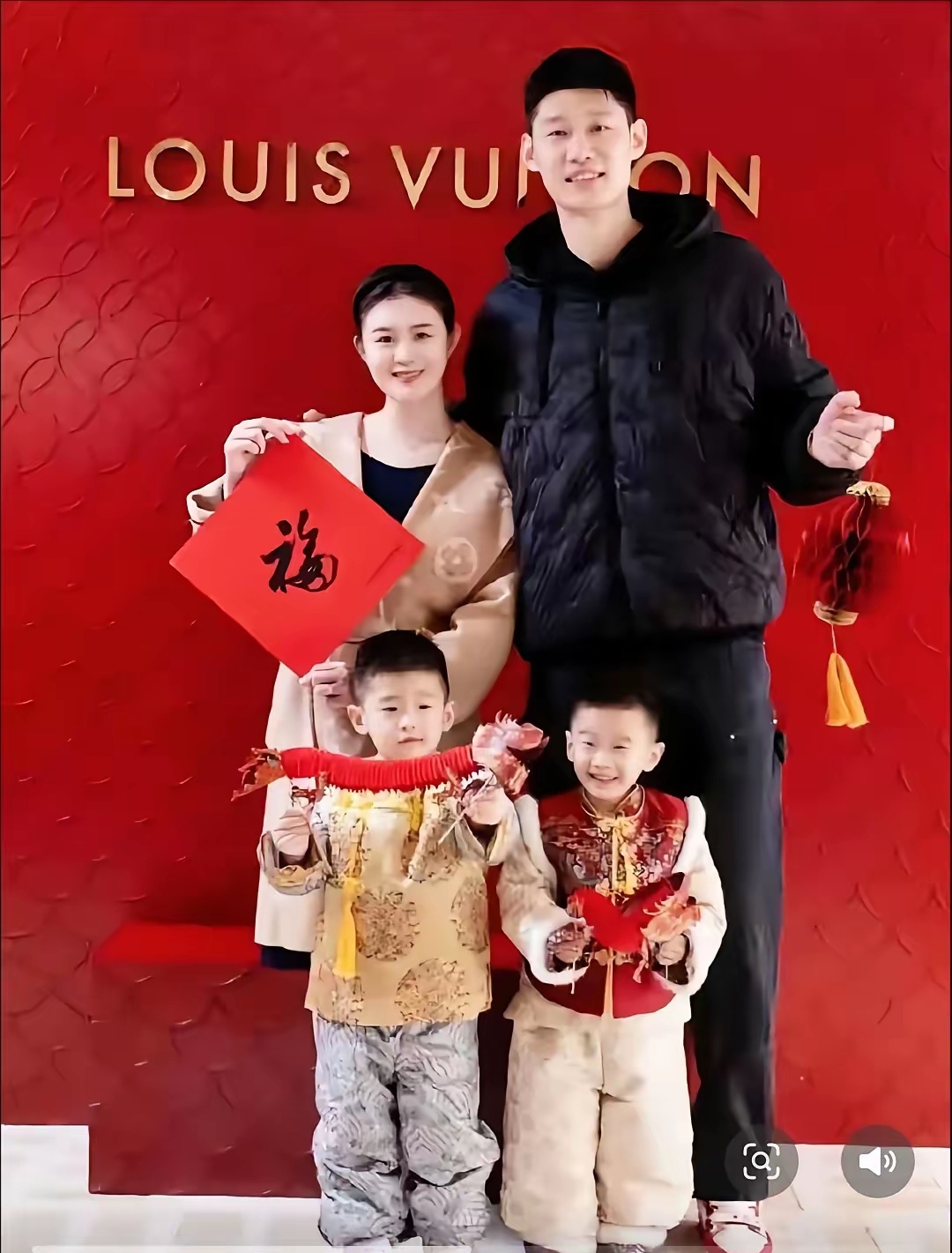 青岛队力克雄鹿，胡金秋高光表现的简单介绍