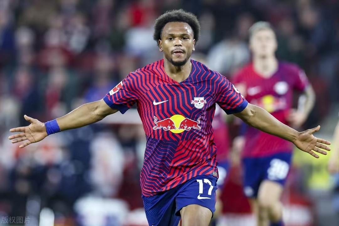 莱比锡红牛碾压英格兰，梅西惊艳四座