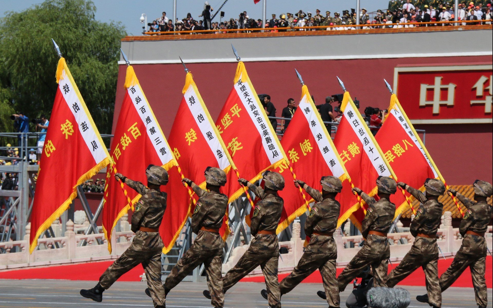 猛龙掀翻雄鹿，无名小卒切特·霍姆格伦爆冷成为关键先生