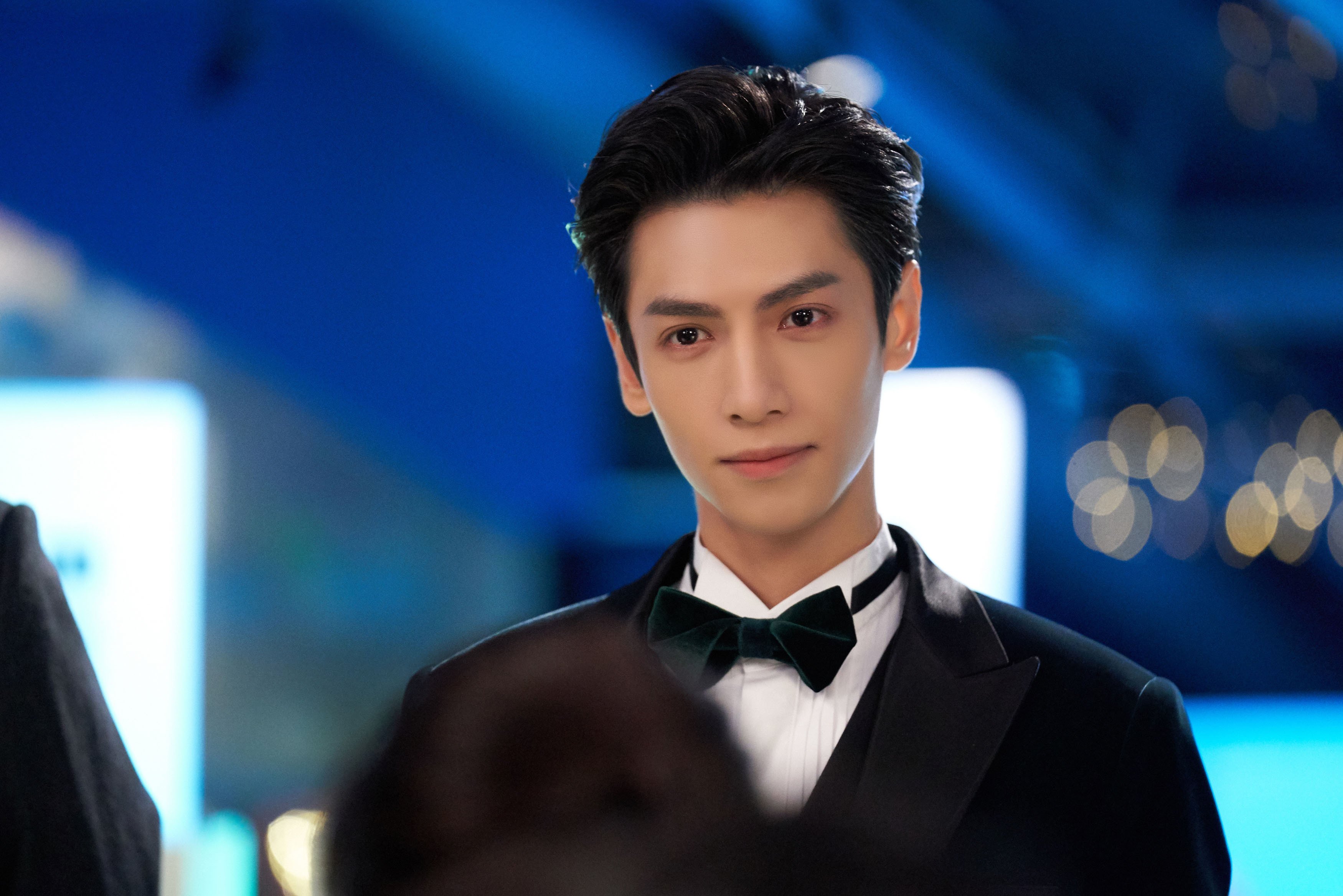 西决硝烟散尽时，一束来自远方的追光照亮足球之神