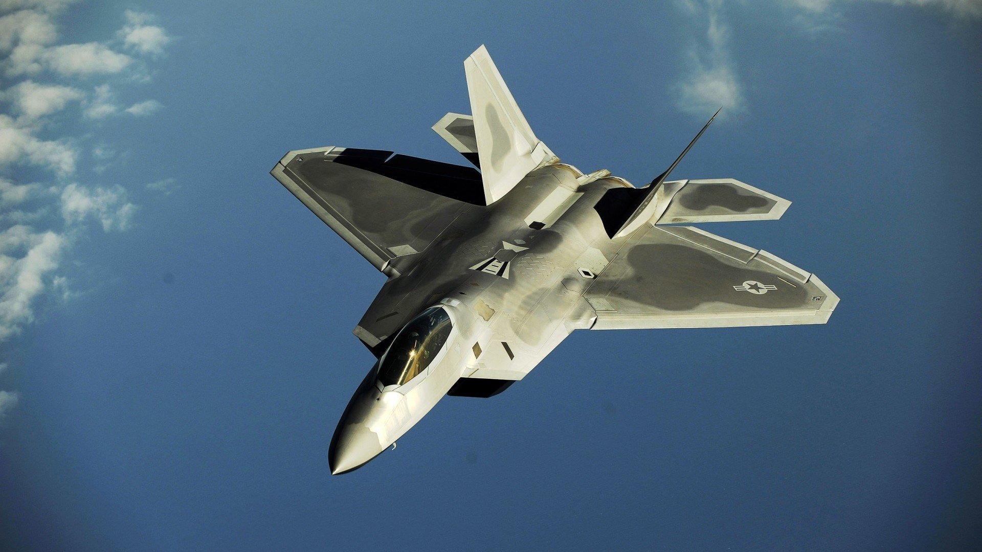 赤色彗星撕裂夏洛特夜空，非典型核心贝恩如何将高能输出锻造成杀戮艺术